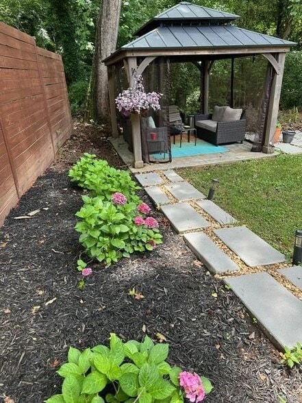 Building Photo - 2434 Rockcliff Rd SE