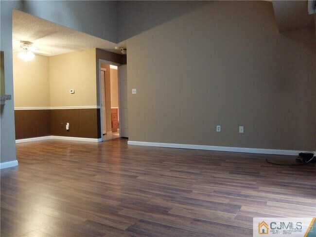Building Photo - 1818 Ravens Crest Dr