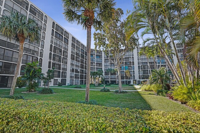 Building Photo - 1631 Riverview Rd