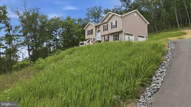 Building Photo - 1617 Tomahawk Trail