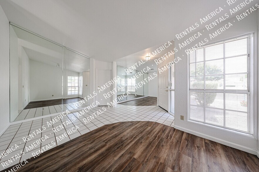 Building Photo - 15831 N 6th Ave