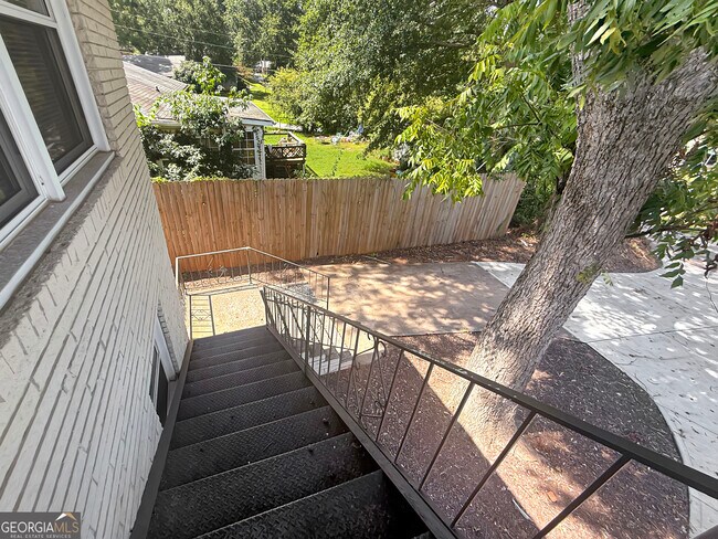 Building Photo - 514 Clover Dr