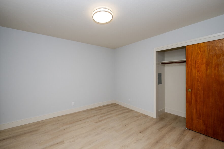 Building Photo - 185 Sickles Ave