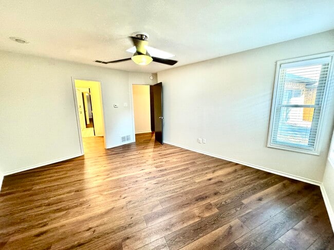 Building Photo - 9306 Utica Dr