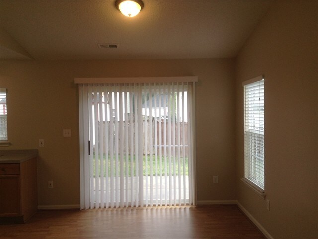 Building Photo - 3635 Chepstow Ct