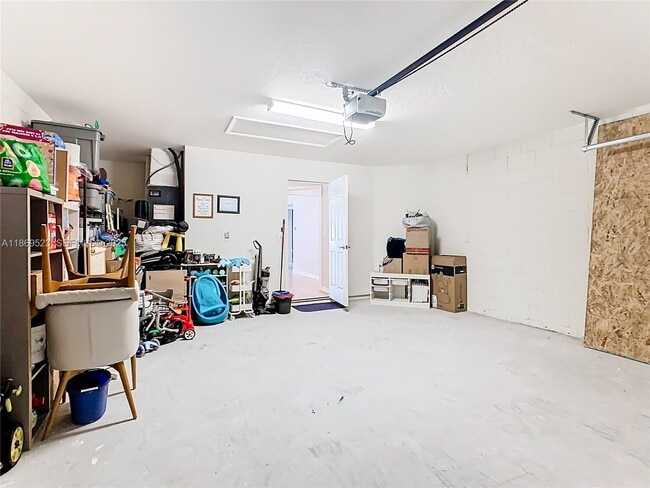 Building Photo - 1060 Cascade Dr