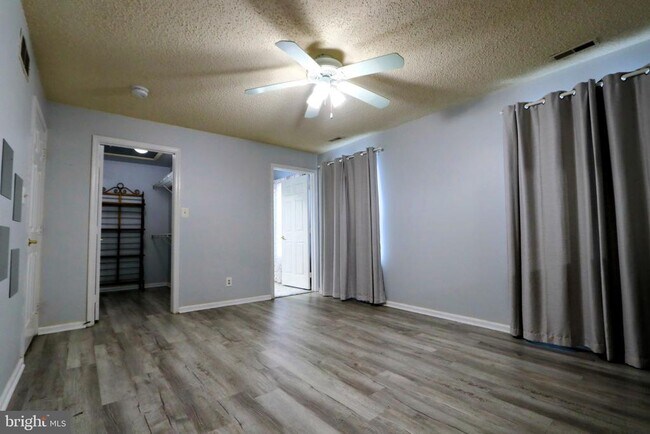 Building Photo - 505 Regency Pl