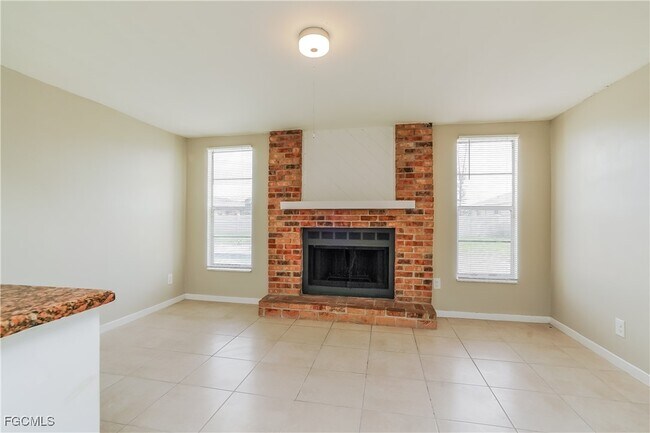 Building Photo - 605 SE 35th St
