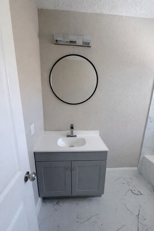 Building Photo - 8115 Redfern Dr