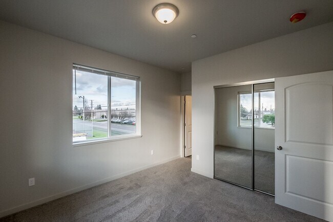 Building Photo - Must see modern apartment near pickleball courts and community amenities!