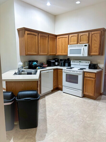 Building Photo - 13315 43rd Ave