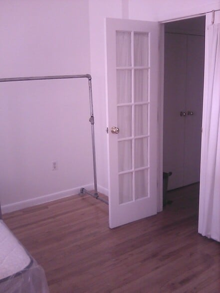 Private Room $1300 - 322 E 120th St