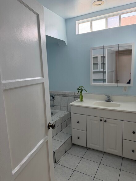 Building Photo - 11021 S Hoover St