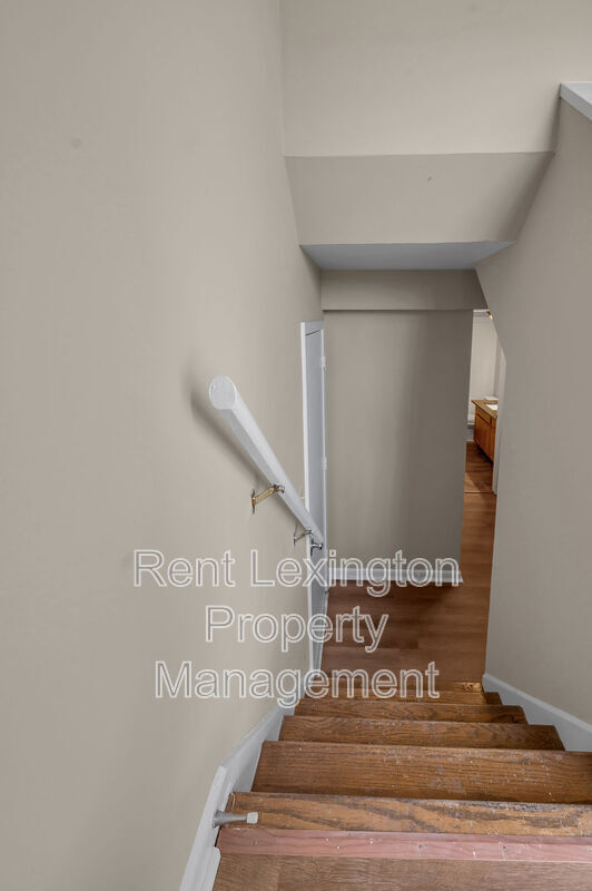 Building Photo - 833 Malabu Dr
