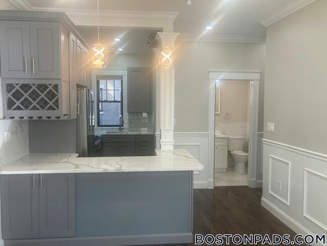 Building Photo - 1572 Commonwealth Ave