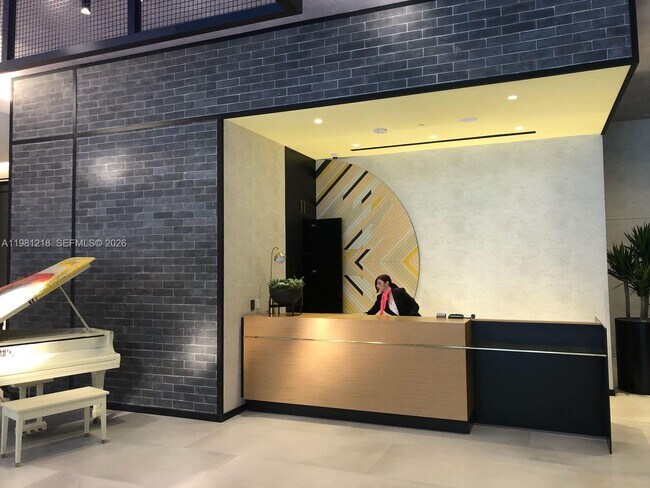 Building Photo - 3401 NE 1st Ave