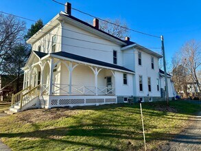 Building Photo - Recently Remodeled 1 Bedroom in Desirable ...