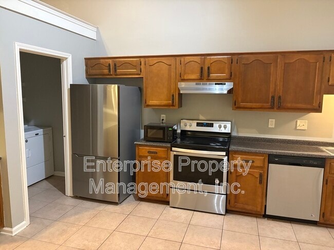 Building Photo - 3913 Oak Branch Cir E