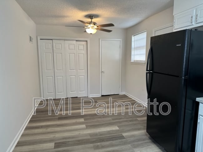 Building Photo - 106 Temple Walk Rd