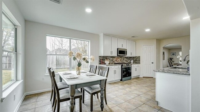 Building Photo - 1905 Vineyard Hill Ct
