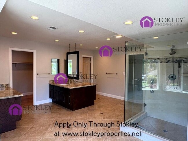 Building Photo - 5958 Vía del Cielo