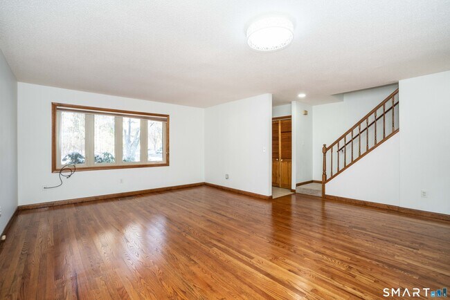 Building Photo - 449 S Main St