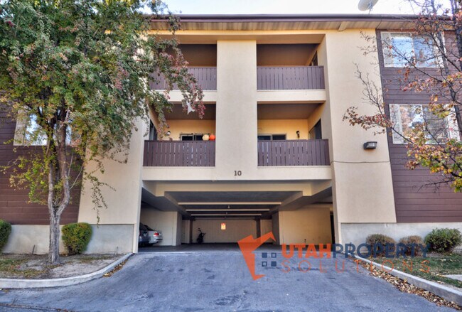 Building Photo - 9255 Jefferson Cove