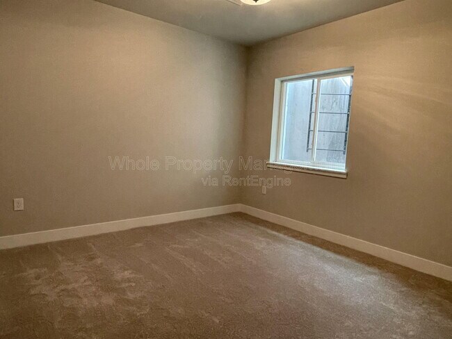 Building Photo - 361 Fox Ln
