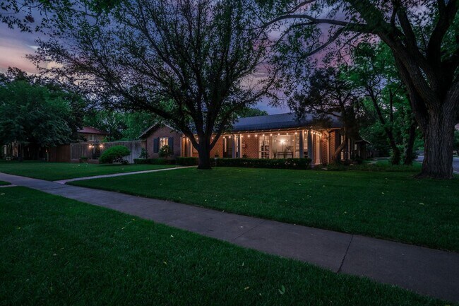 Building Photo - Must see, beautiful home!