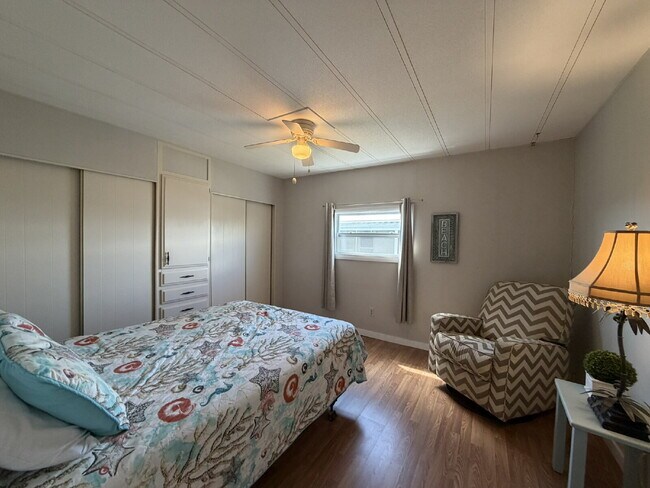 Building Photo - "Charming 2-Bed, 2-Bath Mobile Home Retreat in Harbor Cove!"