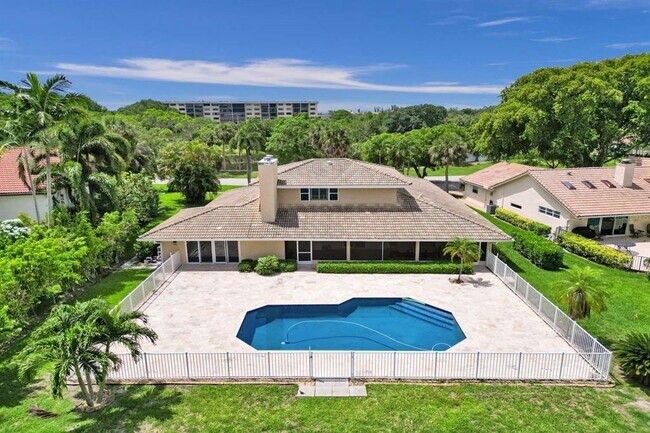 Building Photo - 2527 Lakes Dr