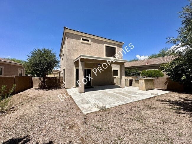 Building Photo - 250 E Calle Puente Azul