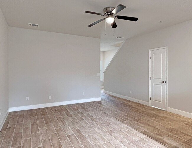 Building Photo - Charming Townhome Near I-35 & Randolph AFB
