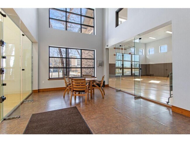 Building Photo - Sparkling 2 Bedroom Condo in Southwest Sta...