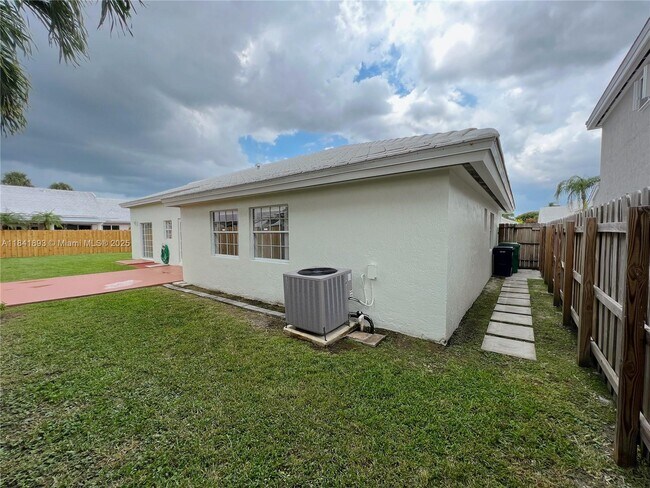 Building Photo - 11341 SW 63rd Terrace