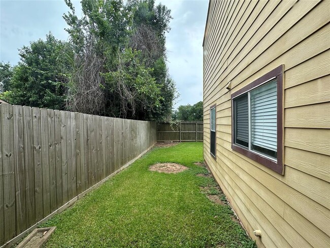 Building Photo - 3647 Palm Grove Dr