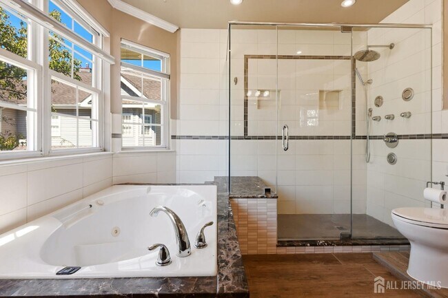 Building Photo - 50 Glen Oaks Ct