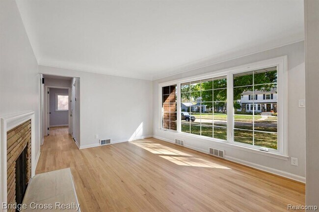 Building Photo - 2614 Essex St