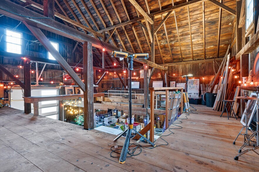 Building Photo - 464 Gray Rd