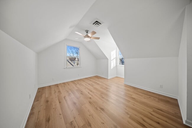 Building Photo - 3 Bedroom 2 Full Bath Home For Rent near Post!