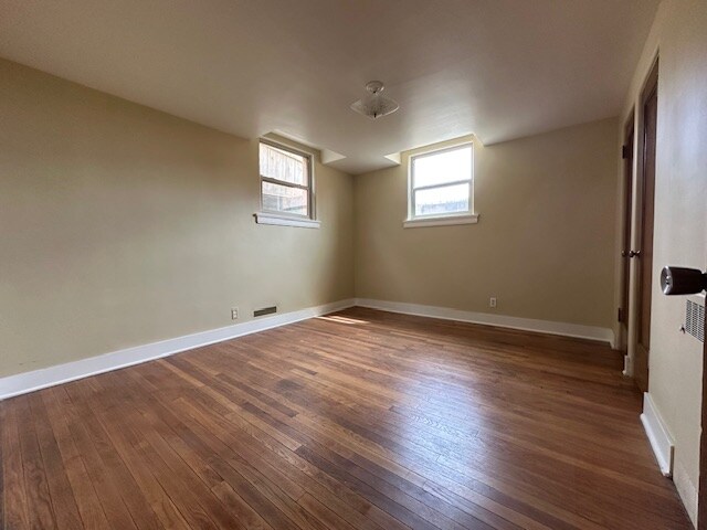 Building Photo - 200 W Placer Ave