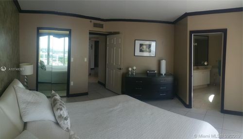 Building Photo - 7330 Ocean Terrace