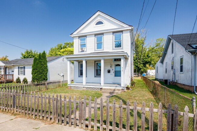 Building Photo - 3 Bedroom/1.5 Bath Northside Home ***Avail...