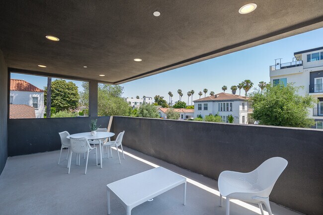 Building Photo - 3045 W Boulevard2A-2A
