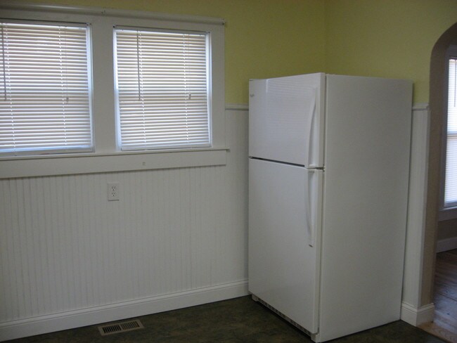 Kitchen - 604 W 3rd Ave