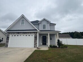 Building Photo - "Charming 3-Bedroom Home with 2.5 Baths in...
