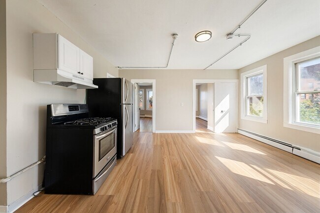 Building Photo - 50 Common St