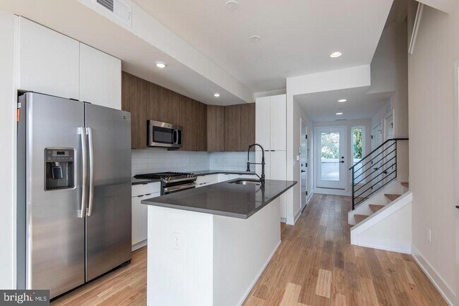 Building Photo - 3401 Hamilton St