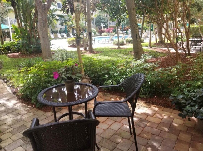 Building Photo - 150 NE 15th Ave