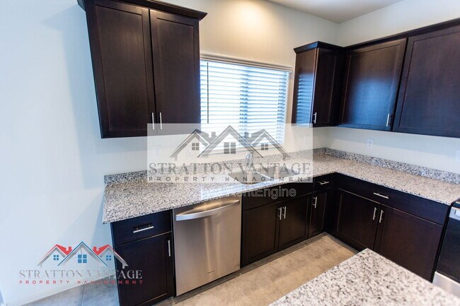 Building Photo - 24618 W Concorda Dr